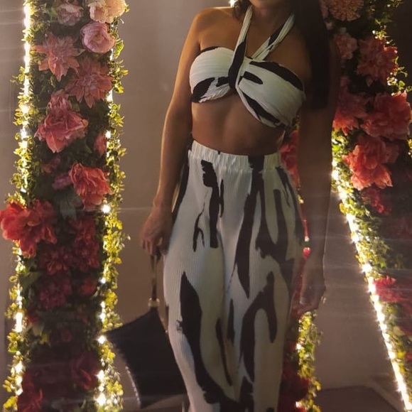 Two piece set - Picture 2 of 2